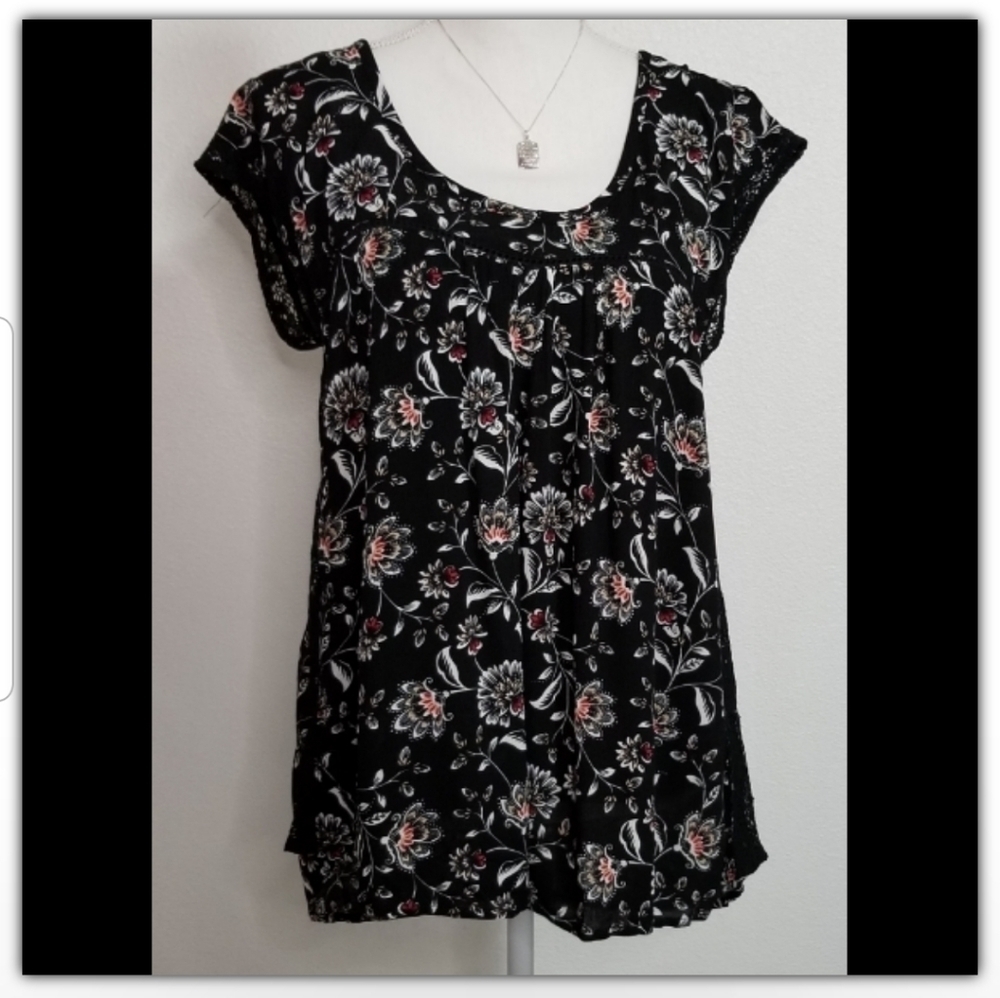 NWT Supplies bloomingdales lace side top
